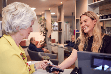 Quels modes de paiement proposer dans un salon de coiffure ?